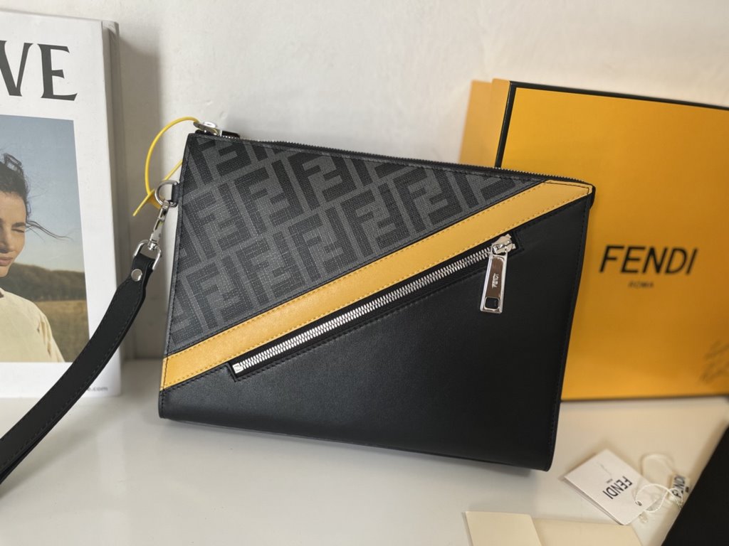 FENDI (Model 2020-5)   Fendi new handbag Original single quality, perfect workmanship, another super explosive models to come! Super stylish and cute , free from the previous classic design enough to attract attention   