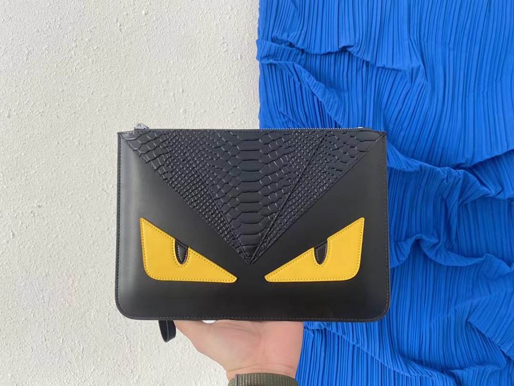 Fendi FendiSmall Monster Cowhide Clutch Men's Clip Bag Envelope Bag Classic Logo with original craftsmanship material Casual and versatile Using exquisite inlaid fine workmanship, in-kind photography Original original fa