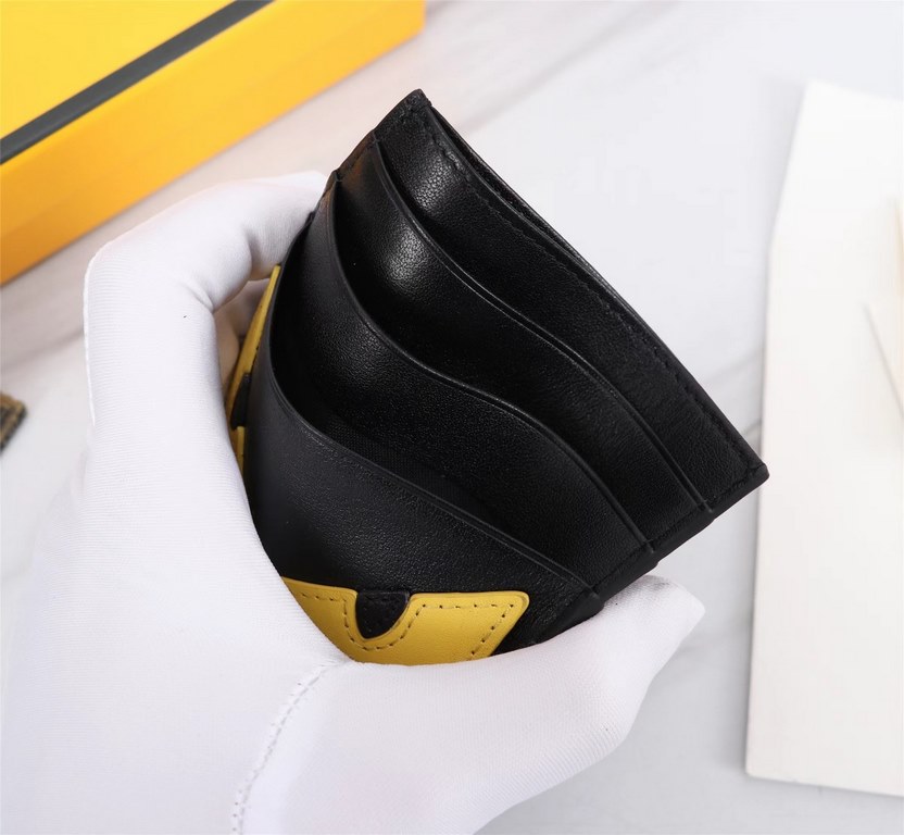 Brand FENDIStyle Black Card CaseItem No. 2020568Color Black Lemon YellowMaterial First layer imported nappa cow leatherSize 10.59FENDI short clip card bag Introduction 20 years of spring and summer of the latest handbag,