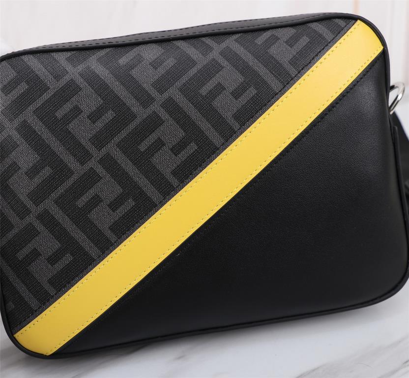 Brand FENDIModel No. PVC Yellow Camera BagColor blackSize 23165Material imported nappa leather   double letters PVC  FENDI pouch Fendi men's bags   super explosive models come to pull, the first layer of Napa cowhide han