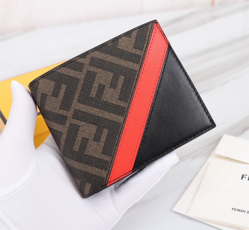 Brand FENDIStyle PVC Red ClipItem No. 968568Color GreySize 129.52Material Imported head layer Napa cowhide   double letters PVC, black sheepskin lining, delicate feelFENDI short clip wallet Introduction spring and summer