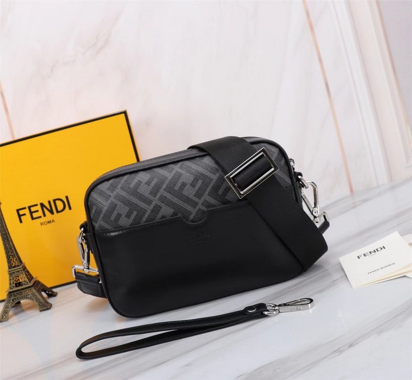 Brand FENDIModel No. Double Label Silk Screen Printed Camera BagColor BlackSize 23165Material head imported nappa cowhide   double letters PVC  FENDI pouch Fendi men's bags   super explosive models come to pull, the firs