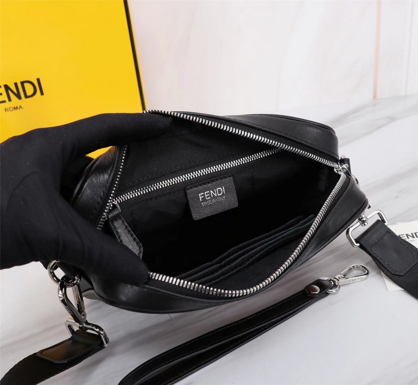 Brand FENDIModel No. Double Label Silk Screen Printed Camera BagColor BlackSize 23165Material head imported nappa cowhide   double letters PVC  FENDI pouch Fendi men's bags   super explosive models come to pull, the firs