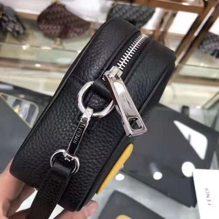 Size24-16-7Color black Fendi - Fendi latest small crossbody bag   original quality F33243, using imported calfskin leather soft feel awesome with LOGO tote strap dual-use can be used as a handbag on the body excellent un