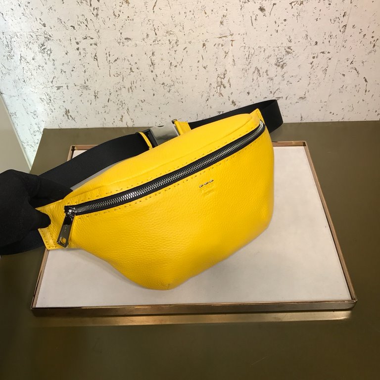 Yellow Multi-functional fanny pack, hand-stitched, can be used as a chest pack or fanny pack, adjustable strap length. 30-17-8cm