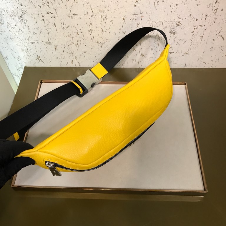 Yellow Multi-functional fanny pack, hand-stitched, can be used as a chest pack or fanny pack, adjustable strap length. 30-17-8cm