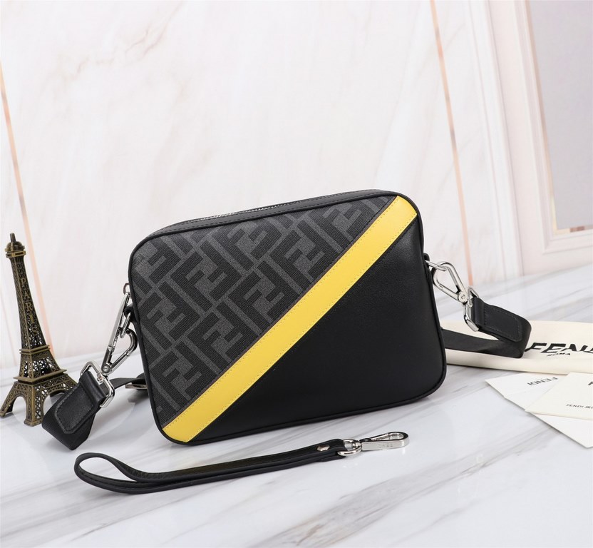 Brand FENDIModel No. PVC Yellow Camera BagColor blackSize 23165Material imported nappa leather   double letters PVC  FENDI pouch Fendi men's bags   super explosive models come to pull, the first layer of Napa cowhide han