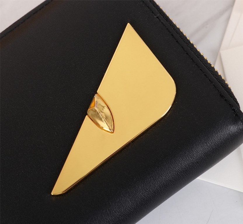 Brand FENDIStyle Single Pull with Gold Iron PieceItem No. 868568Color black golden ironSize 19.510.53Material imported head layer nappa cowhide on the surface, black sheepskin lining, delicate feelFENDI zipper wallet Int