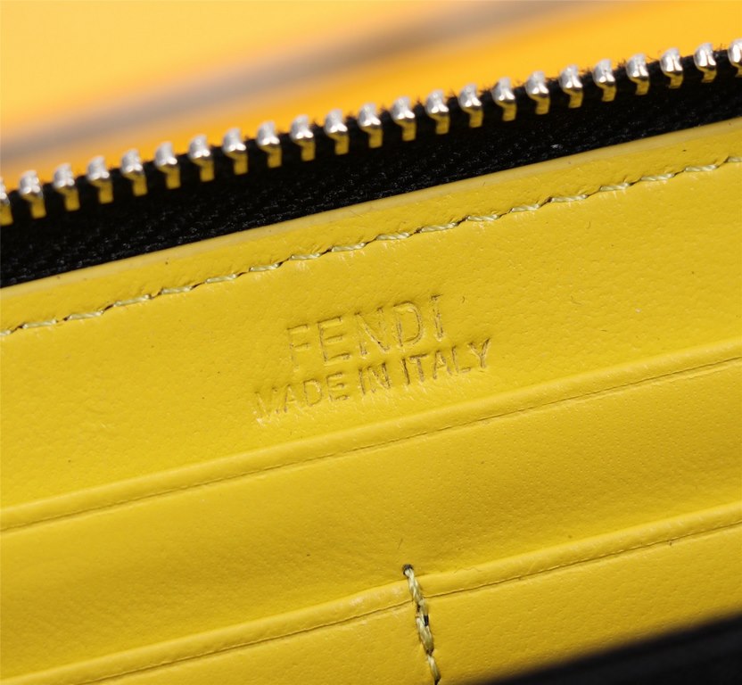 Brand FENDIDescription silkscreen monoprintItem No. 868568Color blackSize 19.510.53Material Imported head layer nappa cowhide on the surface, yellow sheepskin lining, delicate feelFENDI zipper wallet Introduction spring 