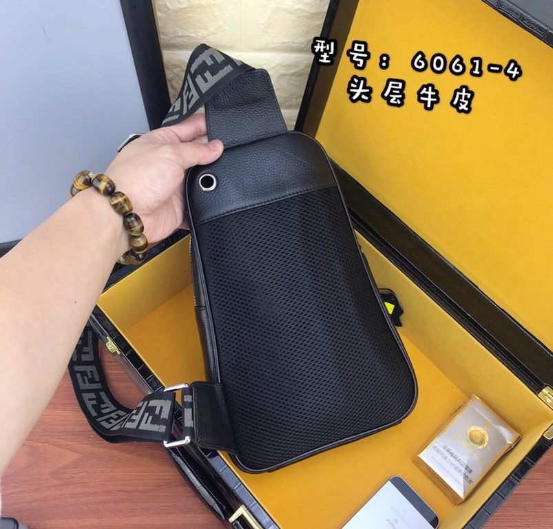 [Please recognize the exclusive counter stamping]    exclusive counter to the version of the quality of    brand name the new Fendi Fendi   chest bag [product specifications] W19XH26XD6.5cm [product material] original It