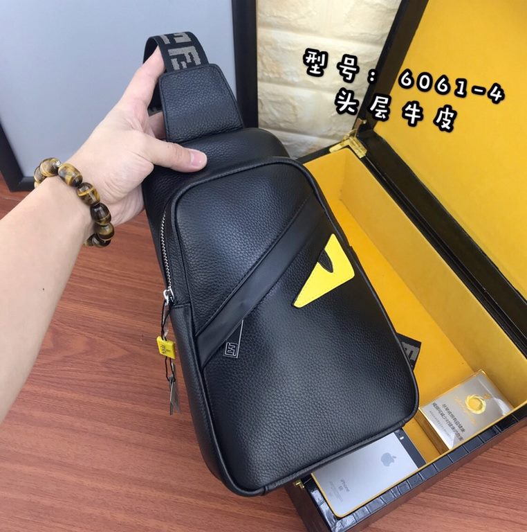 [Please recognize the exclusive counter stamping]    exclusive counter to the version of the quality of    brand name the new Fendi Fendi   chest bag [product specifications] W19XH26XD6.5cm [product material] original It