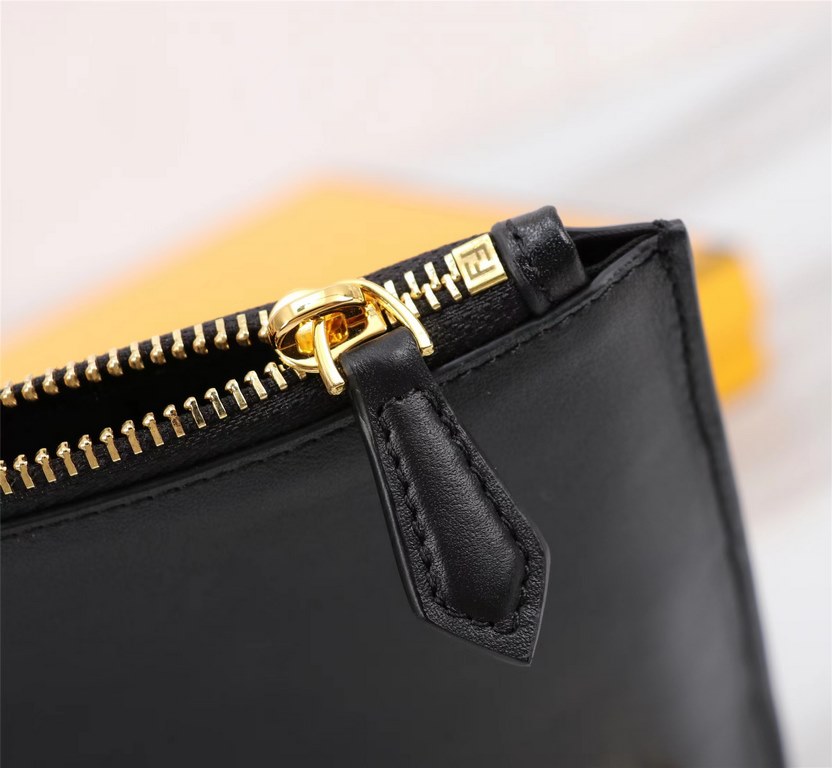 Brand FENDIModel No. Organ Gold ClutchItem No. 168568Color black   gold hardwareSize 30202Material imported nappa cowhide leather  FENDI pouch Fendi handbag   super explosive models come to pull, the first layer of Napa 