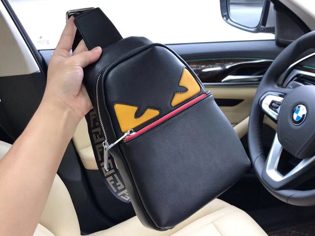 Original quality [brand name] new Fendi Fendi chest bag [product specifications] W19XH26XD6.5cm [product material] head layer cowhide [black] imported special shoulder strap F [product model] 0156-1.