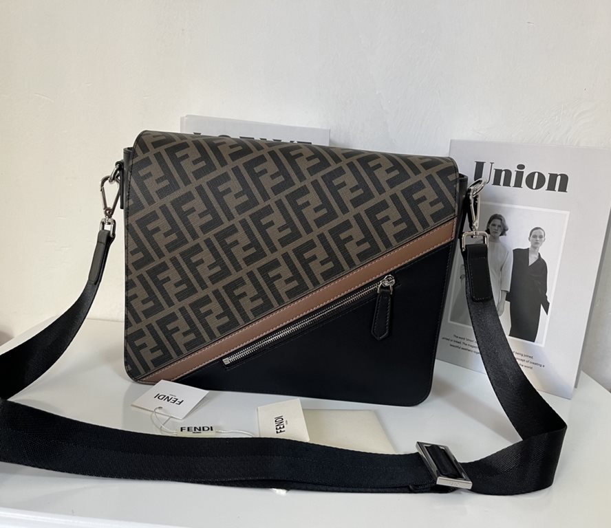 Original goods  New  FENDI (Fendi 2033-1)   explosive exclusive cross-body bag shipment, double F print pattern cloth with cowhide, front with color blocking perfectly suited to the user's needs, high-quality hardware, w