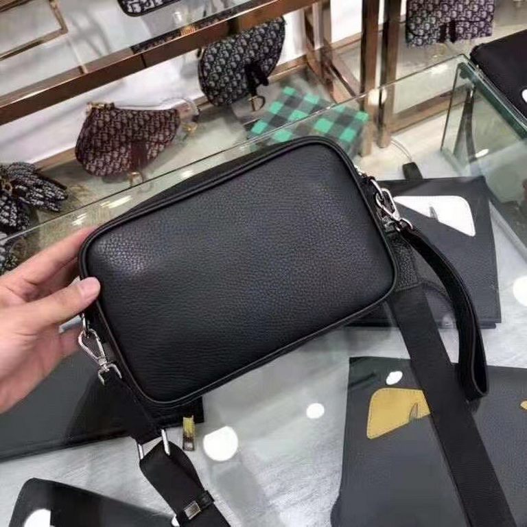 Size 24-16-7, model number 33245.Color black Fendi - Fendi latest small crossbody bag   original single quality using imported calfskin leather soft leather feel awesome with LOGO tote strap dual-use can be used as a han