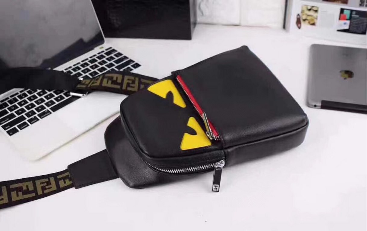 Batch [brand name] new Fendi Fendi chest bag [product specifications] W19XH26XD6.5cm [product material] the original first layer of cowhide [black] imported special shoulder strap F [product model] 0156-1.