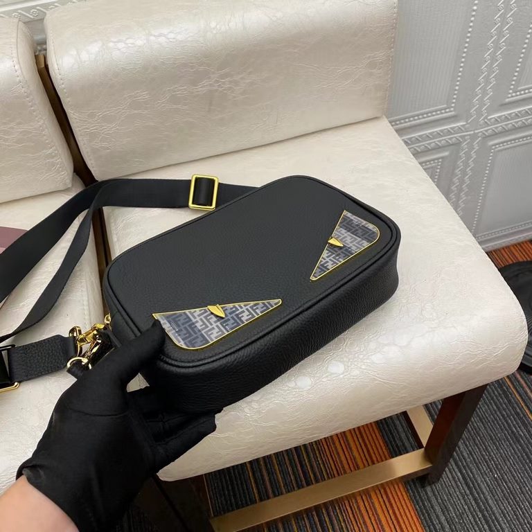 Size 24-16-7, Model No. 33036-2, Color Black Fendi - Fendi latest models of small cross-body bag   the original quality of the imported calfskin leather leather is soft and feels awesome with LOGO tote strap dual-use can