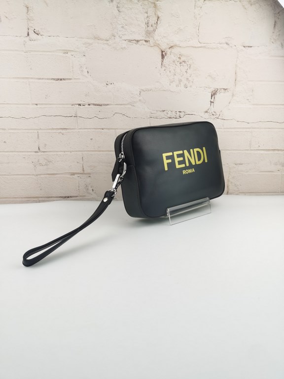 Brand FENDIModel Monogrammed Camera BagColor BlackSize 23165Material imported nappa cowhide leather  FENDI pouch Fendi men's bags   super explosive models come to pull, the first layer of Napa cowhide hand-stitched fine 