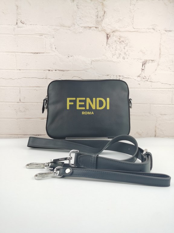 Brand FENDIModel Monogrammed Camera BagColor BlackSize 23165Material imported nappa cowhide leather  FENDI pouch Fendi men's bags   super explosive models come to pull, the first layer of Napa cowhide hand-stitched fine 