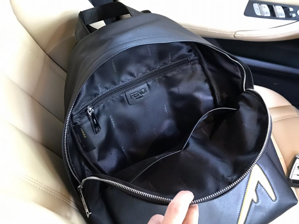 . Fendi Model 0234-1    Fendi fendi counter new cloth with leather schoolbag out of stock  Fendi small monster backpack upgraded  Original quality  Every detail follow the counter Double shoulder bag  Nylon spliced with 