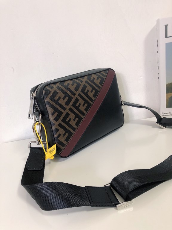 Original goods   New  FENDI (Fendi 2012-5)   explosive exclusive crossbody bag shipment, double F print pattern cloth with cowhide, the front with the collocation of colors perfectly suited to the user's needs, high-qual