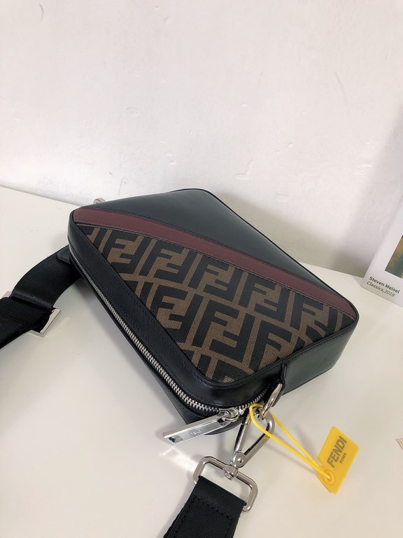 Original goods   New  FENDI (Fendi 2012-5)   explosive exclusive crossbody bag shipment, double F print pattern cloth with cowhide, the front with the collocation of colors perfectly suited to the user's needs, high-qual