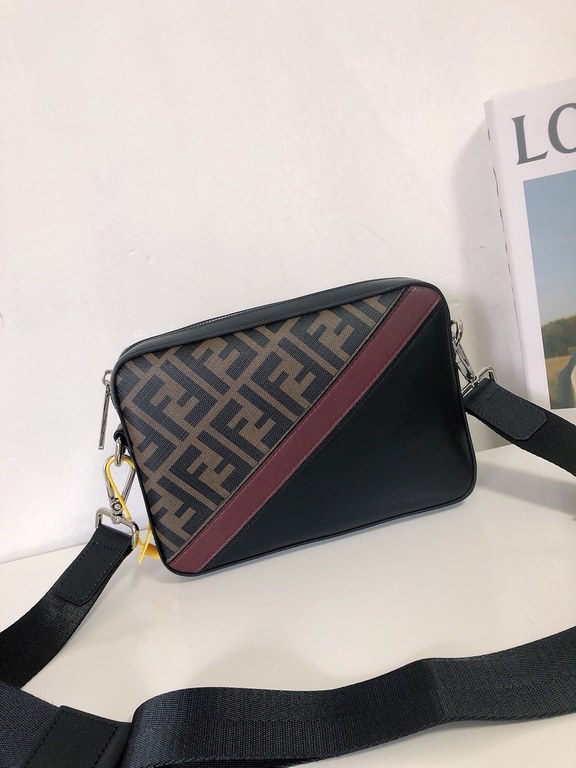 Original goods   New  FENDI (Fendi 2012-5)   explosive exclusive crossbody bag shipment, double F print pattern cloth with cowhide, the front with the collocation of colors perfectly suited to the user's needs, high-qual