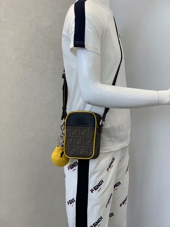 Portable small crossbody bag is finally out  Super cute size plus the classic jacquard FFlogo overall match is both casual and versatile This is definitely not cheap to get!size 13x5.5x18cm