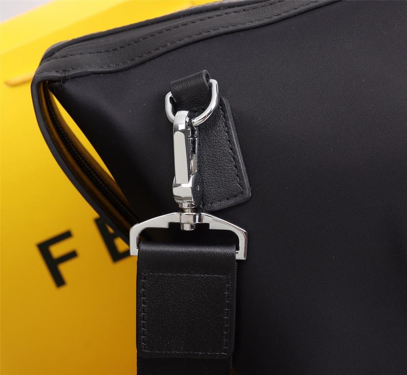 Batch. FENDI (Fendi   0381-1) this travel bag type do super good, large capacity, the best choice for short trips. The front pocket with the original leather, the bag body are customized imported waterproof material, har