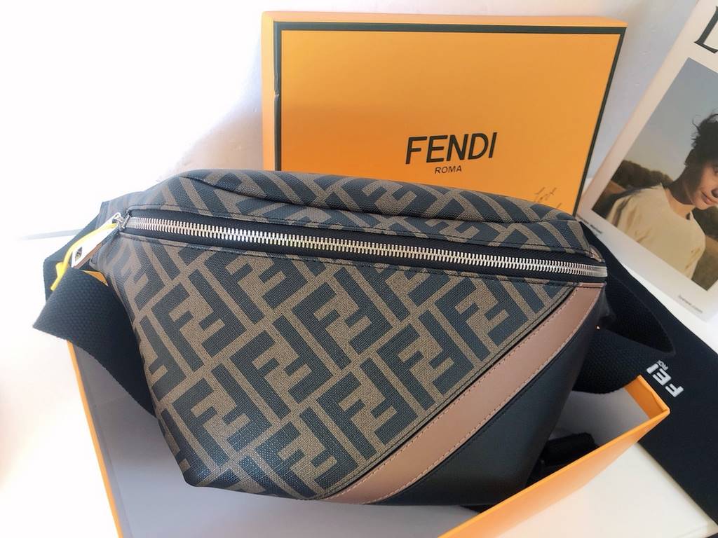 Original goods   (with box)New  FENDI (Fendi 2026-5)   explosive exclusive cross-body bag shipment, double F print pattern cloth with cowhide, front with color blocking perfectly suited to the user's needs, high-quality 