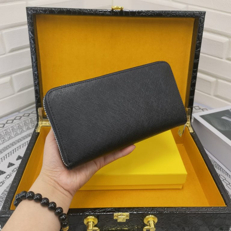 () [Original] Fendi  [Model] 666096 small wallet [Size] 19-10-2.5cm [Color] black high-end quality (original authentic) [Material] Fendi counter purchases classic  the original imported   cowhide  authentic imported YKK 