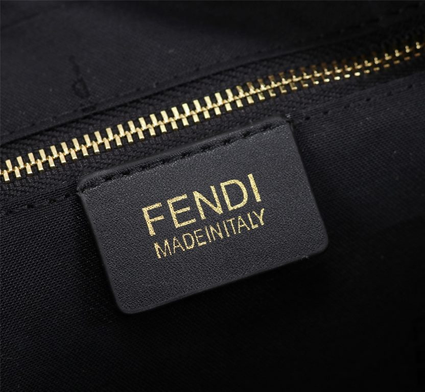 Brand FENDIStyle Camera bag with gold plateColor BlackSize 23165Material imported nappa cowhide leather  FENDI pouch Fendi men's bags   super explosive models come to pull, the first layer of nappa cowhide double letter 