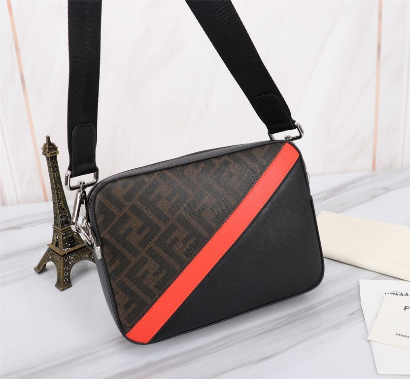 Brand FENDI FendiModel No. PVC Red Camera BagColor BlackSize 23165Material imported nappa leather   double letters PVC  FENDI pouch Fendi men's bag   super explosive models come to pull, head layer nappa cowhide hand-sti