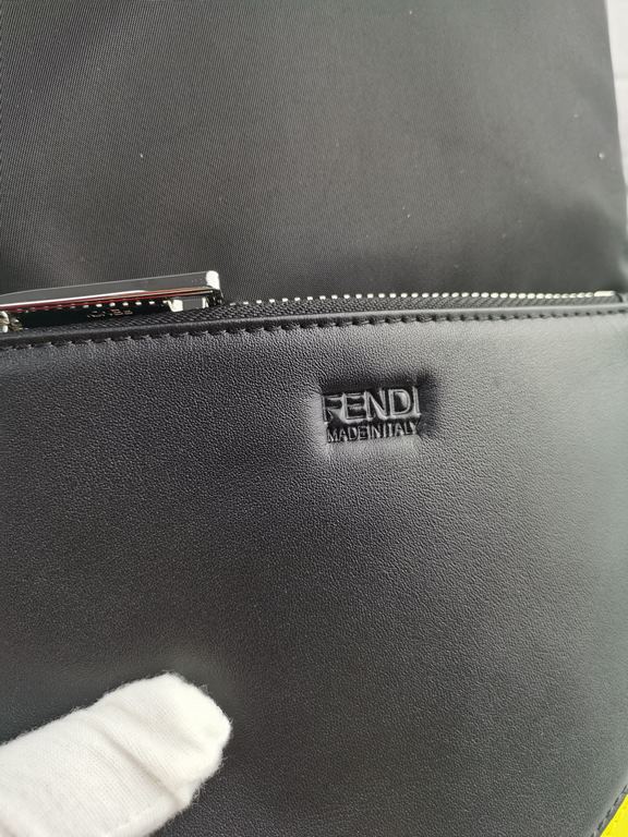 Brand FENDI FendiStyle Vertical yellow chest bag with lower cornerItem No. 268568Color blackSize width 16cm, height 29cm, thickness 5cmMaterial first layer imported nappa cowhide   waterproof clothFenjia handshake sports