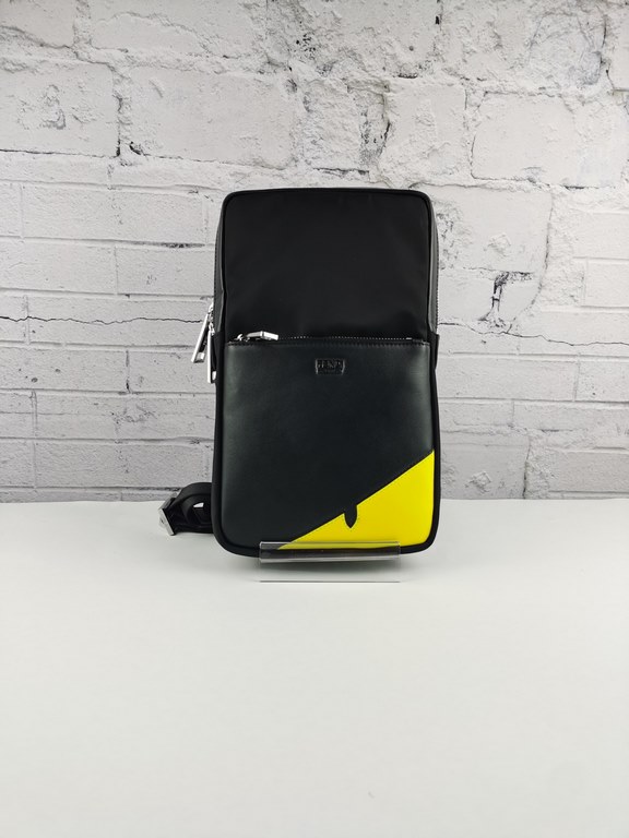 Brand FENDI FendiStyle Vertical yellow chest bag with lower cornerItem No. 268568Color blackSize width 16cm, height 29cm, thickness 5cmMaterial first layer imported nappa cowhide   waterproof clothFenjia handshake sports