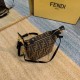 Upgraded version of the black oil wax cowhide ~ Fendi by the jittery voice netroots blogger love  in the old flower popping models, you can call it oil leather cosmetic bag, lunch box bag  This lunchbox is square, but it