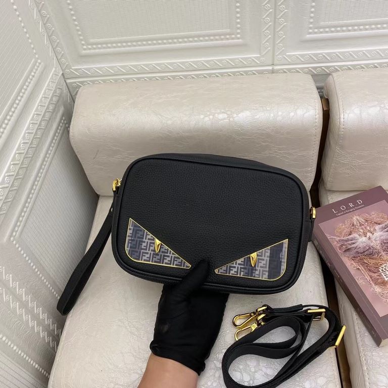 Size 24-16-7, Model No. 33036-2, Color Black Fendi - Fendi latest models of small cross-body bag   the original quality of the imported calfskin leather leather is soft and feels awesome with LOGO tote strap dual-use can