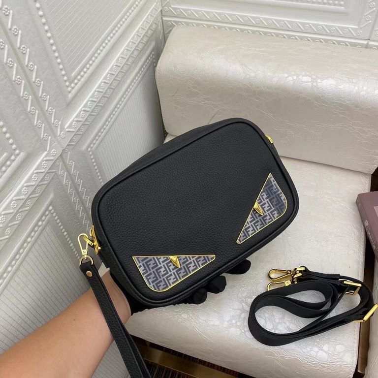 Size 24-16-7, Model No. 33036-2, Color Black Fendi - Fendi latest models of small cross-body bag   the original quality of the imported calfskin leather leather is soft and feels awesome with LOGO tote strap dual-use can