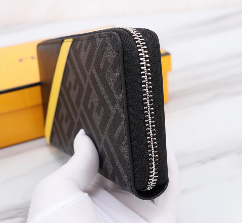 Brand FENDIModel No. PVC Yellow Single PullItem No. 868568Color GreySize 19.510.53Material imported head layer nappa cowhide   double letters PVC, lining with black sheepskin, delicate feelFENDI zipper wallet Introductio