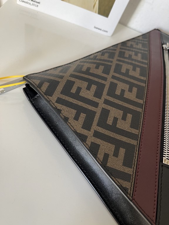 , FENDI (Model2013-5)   Fendi new handbag Original single quality, perfect workmanship, another super explosive models to come! Super stylish and cute, free from the previous classic design enough to attract attention   