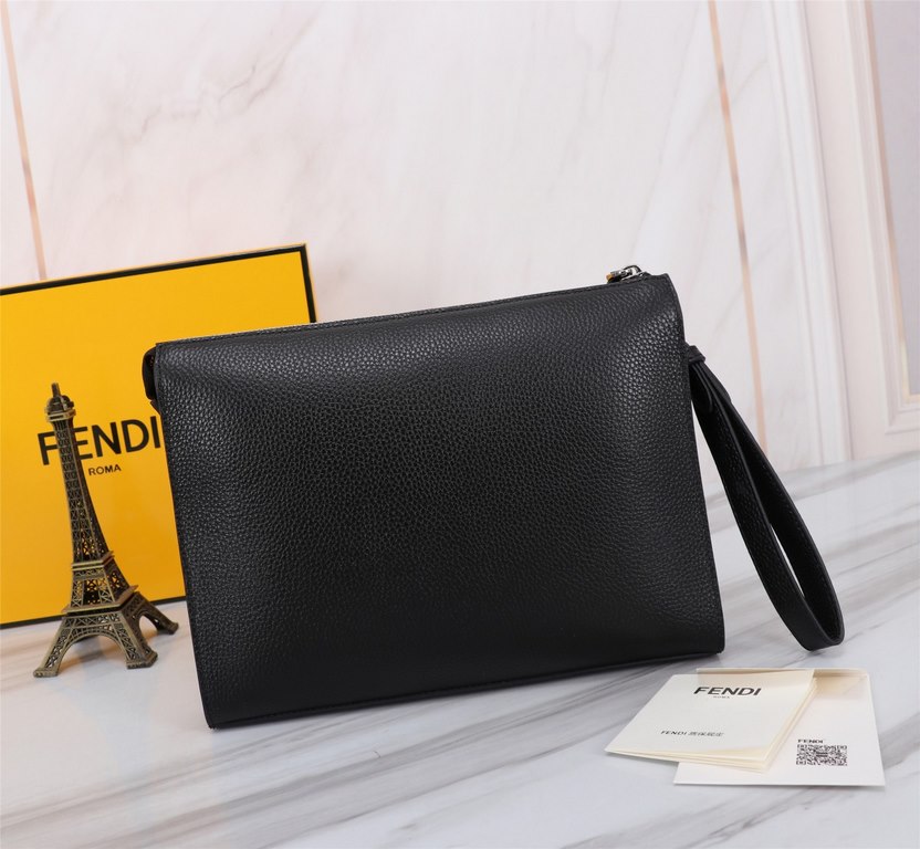 Brand FENDI FendiStyle Men's press bagItem No. 368568Color blackMaterial first layer imported litchi grain cowhide leatherSize 27205 FENDI upgraded version of the small monster men's men's bag, made of imported head laye