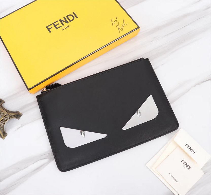 Brand FENDIModel No. White Iron ClutchItem No. 168568Color Black SilverMaterial First layer imported nappa leatherSize 30202  FENDI pouch Fendi handbag   super explosive models come to pull, the first layer of Napa cowhi