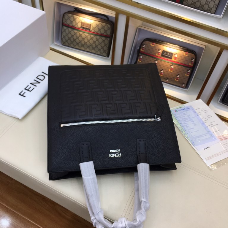 .    The original official website 66426-1 Fendi original single authentic new counter with the same high-end men's casual briefcase   workmanship is super refined and elegant. With imported raw materials cowhide counter