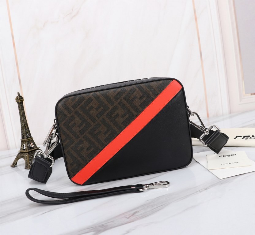 Brand FENDI FendiModel No. PVC Red Camera BagColor BlackSize 23165Material imported nappa leather   double letters PVC  FENDI pouch Fendi men's bag   super explosive models come to pull, head layer nappa cowhide hand-sti