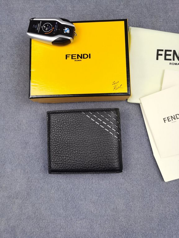 Brand FENDIStyle Punch ClipItem No. 968568Color blackSize 129.52Material large surface with imported head layer litchi wrestling cowhide, inside with black imported head layer litchi wrestling cowhide, delicate feelFENDI