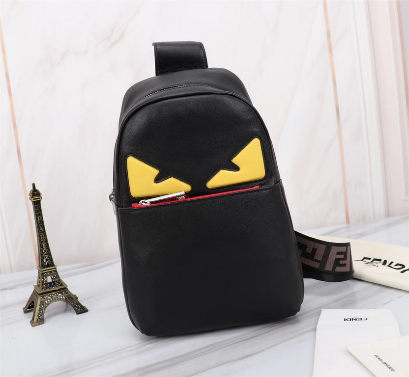 Brand FENDI FendiStyle Vertical Yellow Patch Chest BagItem No. 268568Color blackSize width 19cm, height 28cm, thickness 5cmMaterial head layer imported nappa cowhideFenjia handshake sports brand Fila FILA, retro pattern 