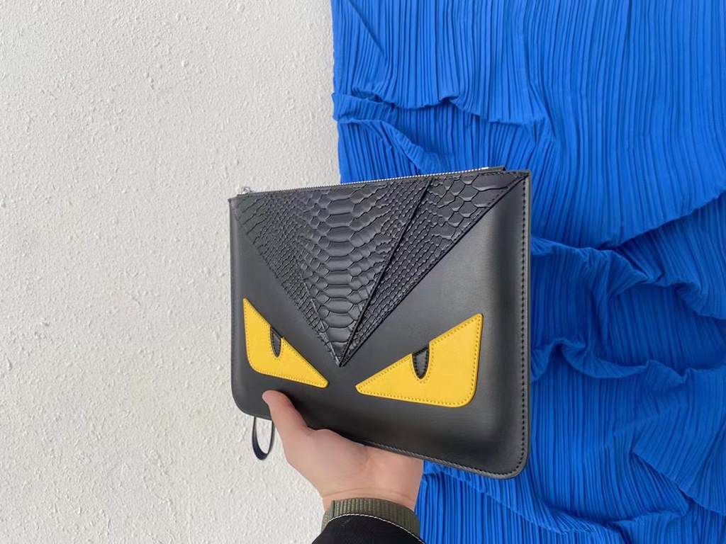 Fendi FendiSmall Monster Cowhide Clutch Men's Clip Bag Envelope Bag Classic Logo with original craftsmanship material Casual and versatile Using exquisite inlaid fine workmanship, in-kind photography Original original fa