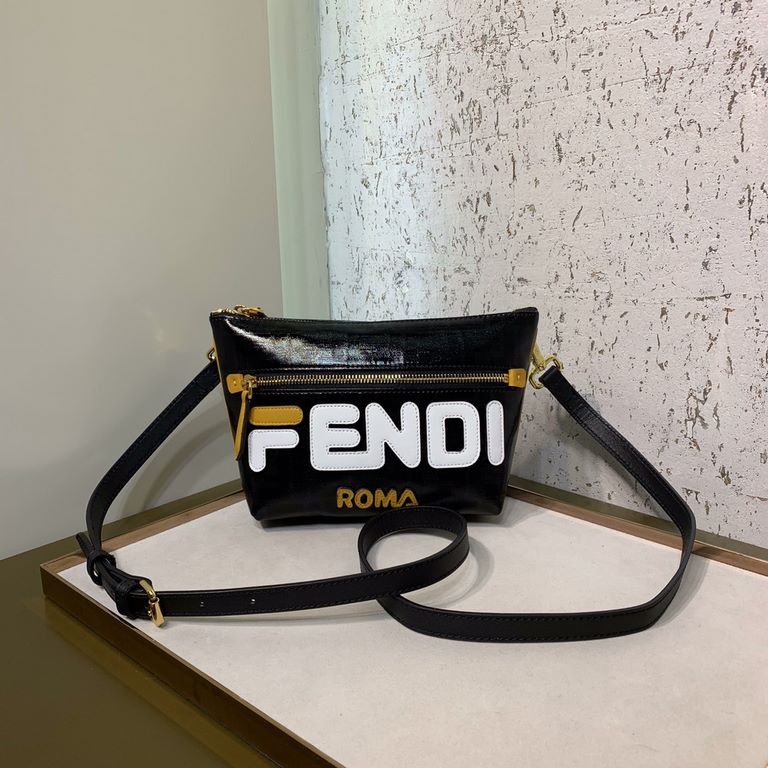 F family crossbody bag with adjustable shoulder strap, waterproof material embossed with FF logo as pattern, external zipper pocket design.18714cm