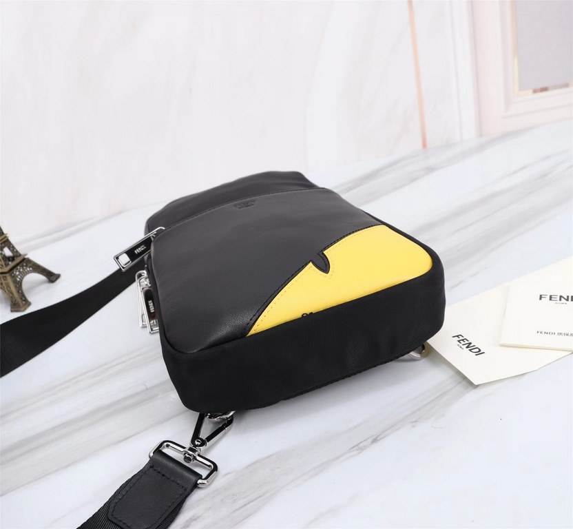 Brand FENDI FendiStyle Vertical yellow chest bag with lower cornerItem No. 268568Color blackSize width 15cm, height 27cm, thickness 5cmMaterial head layer imported nappa cowhide   waterproof clothFenjia handshake sports 