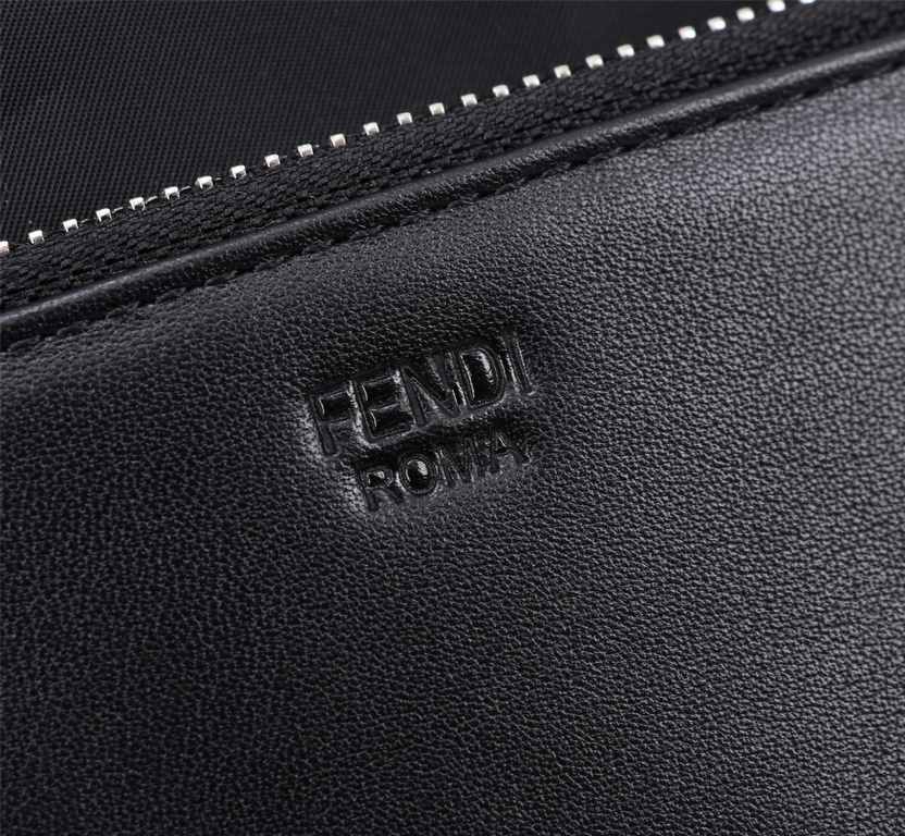 Brand FENDI FendiStyle Vertical yellow chest bag with lower cornerItem No. 268568Color blackSize width 15cm, height 27cm, thickness 5cmMaterial head layer imported nappa cowhide   waterproof clothFenjia handshake sports 